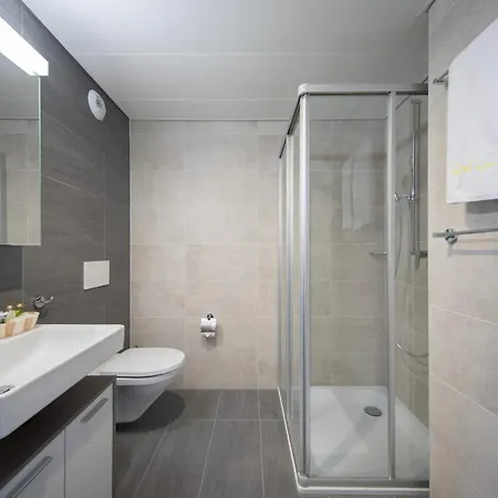 Modern Boutique Room In The City Center بيت ريفي